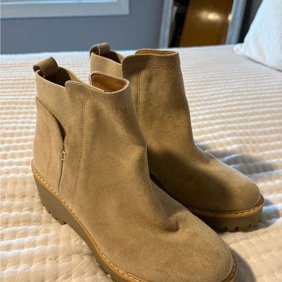 Dolce Vita Beige Ankle Booties - Picture 5 of 7